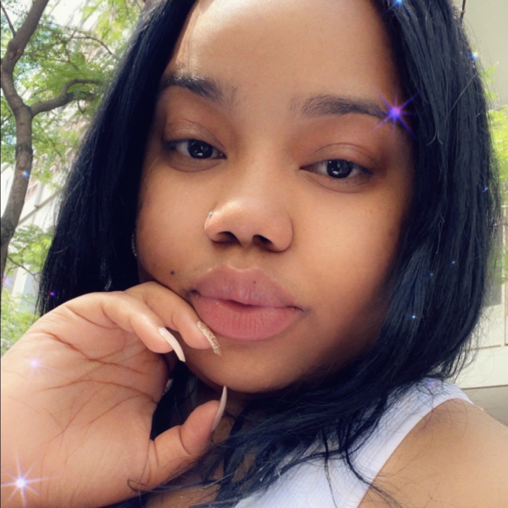 Meet your Posher, Nahomi